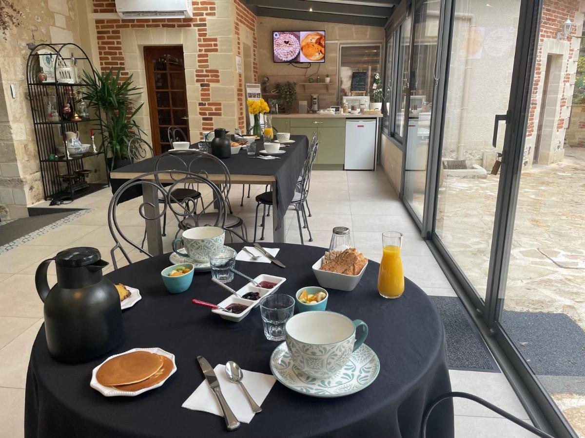 Hotel Le Prieure Des Fontaines Les Preaux Zewnętrze zdjęcie