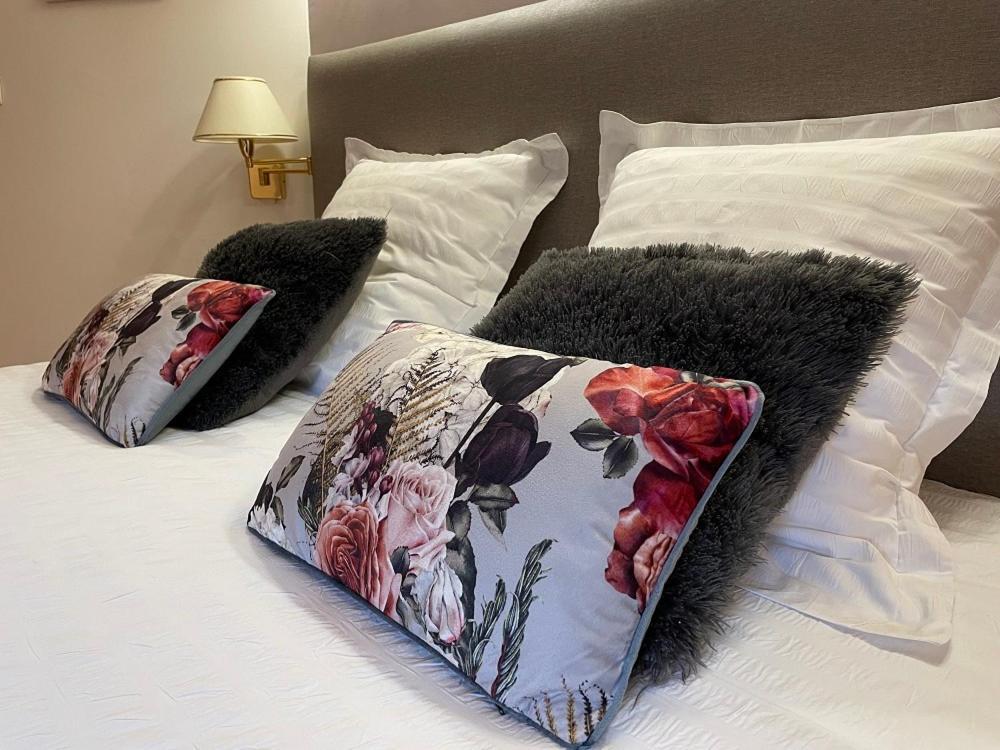 Hotel Le Prieure Des Fontaines Les Preaux Zewnętrze zdjęcie